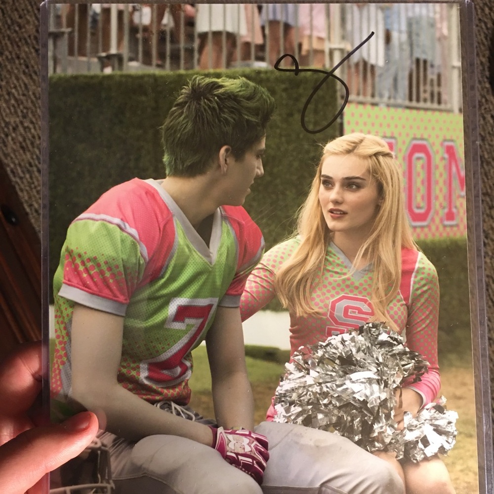 Meg Donnelly Real Autograph
